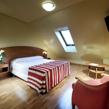 Готель Exe El Magistral Ов'єдо