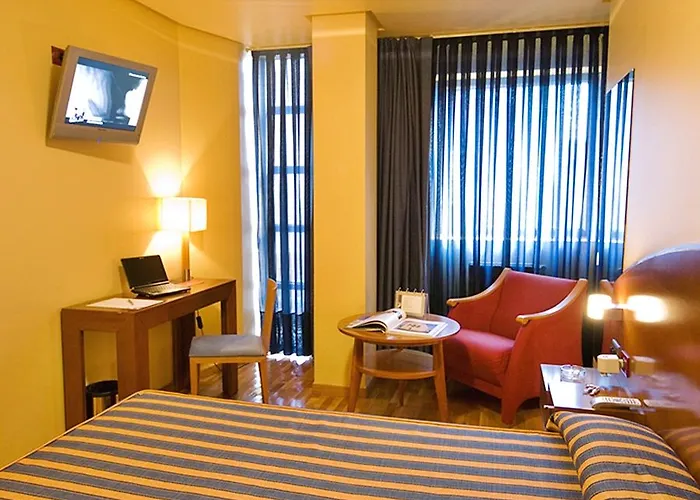 Готель Exe El Magistral Ов'єдо