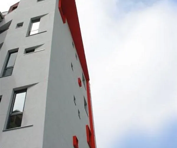 Exe El Magistral Готель Ов'єдо