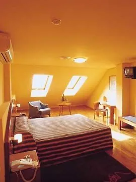 Exe El Magistral Готель Ов'єдо